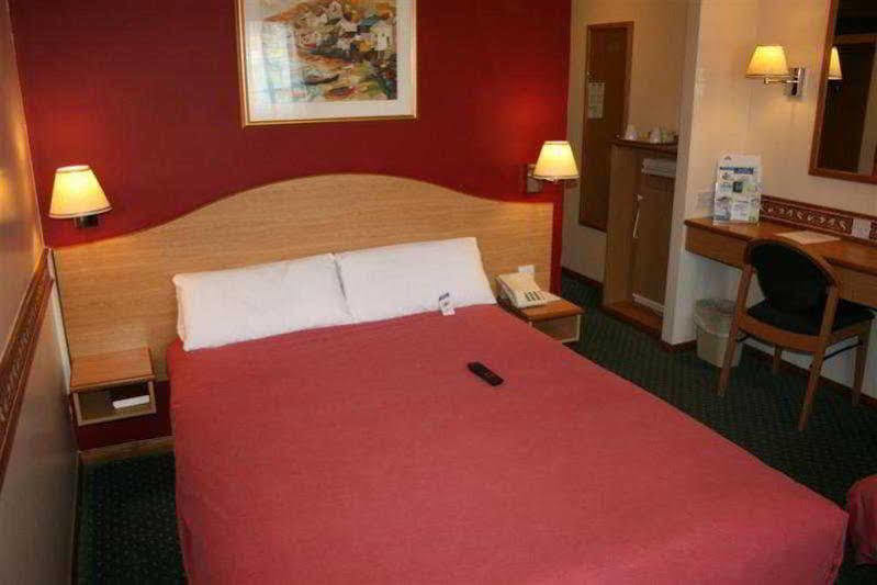 Days Inn By Wyndham London Stansted Airport Birchanger Εξωτερικό φωτογραφία