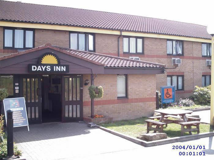 Days Inn By Wyndham London Stansted Airport Birchanger Εξωτερικό φωτογραφία