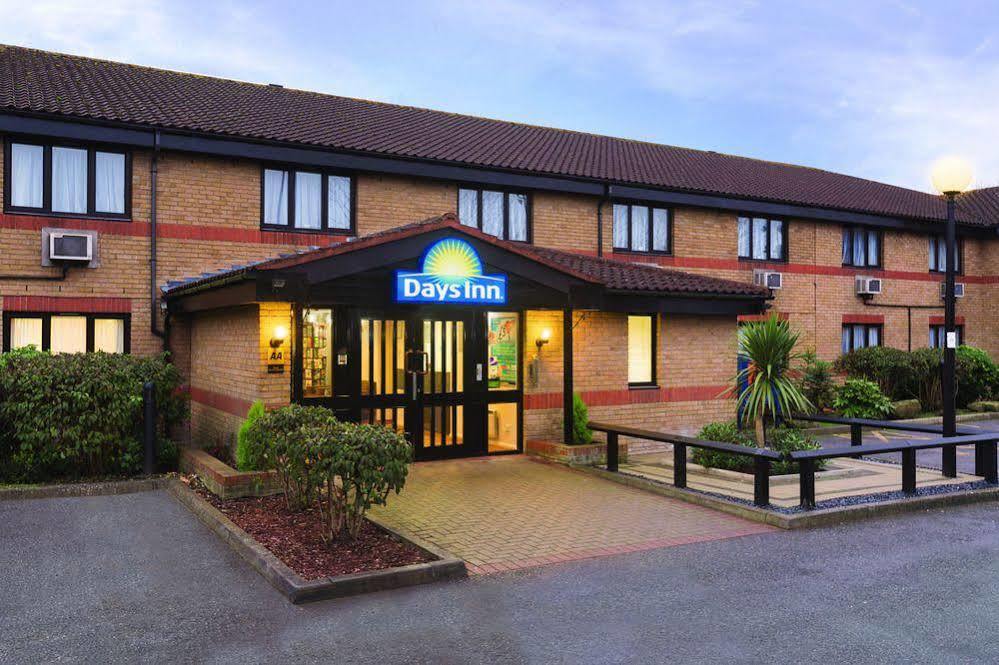 Days Inn By Wyndham London Stansted Airport Birchanger Εξωτερικό φωτογραφία